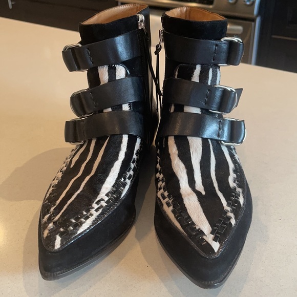 Isabel Marant Rowi Ankle Boot (Black/Zebra) - Picture 3 of 8